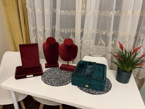 Gucci display stand retail - display,