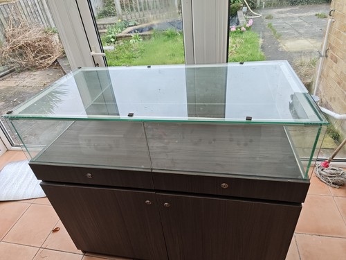 Retail display cabinets - retail,